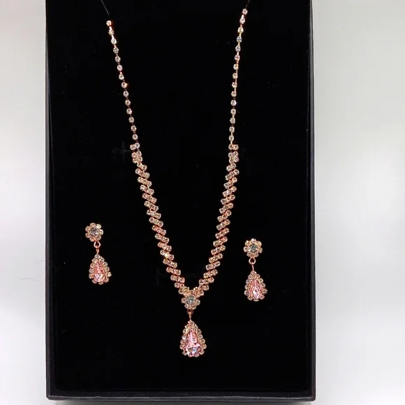 Necklace set nwt - Picture 3 of 3